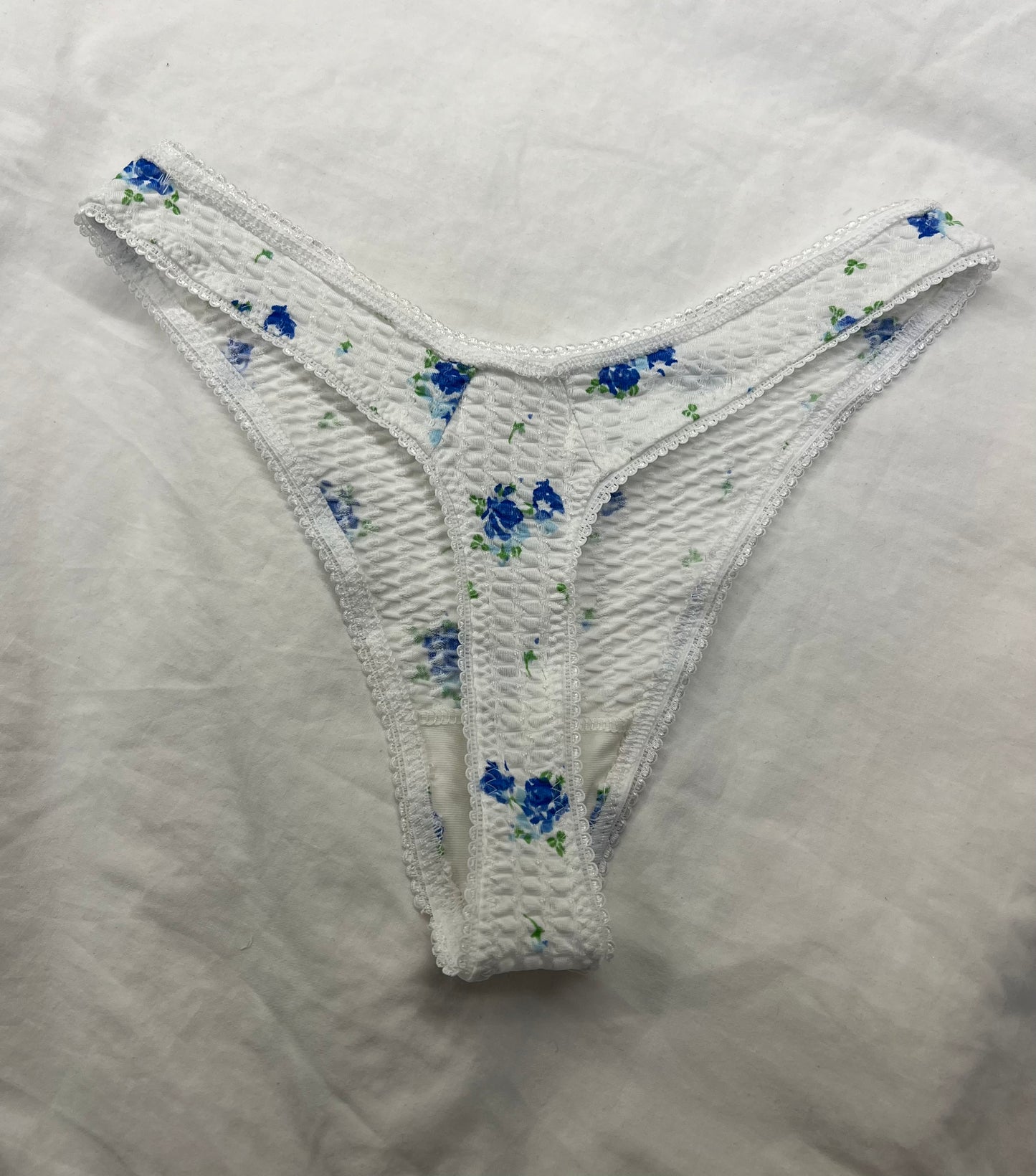 Blueberry Muffin - Ivie Thong