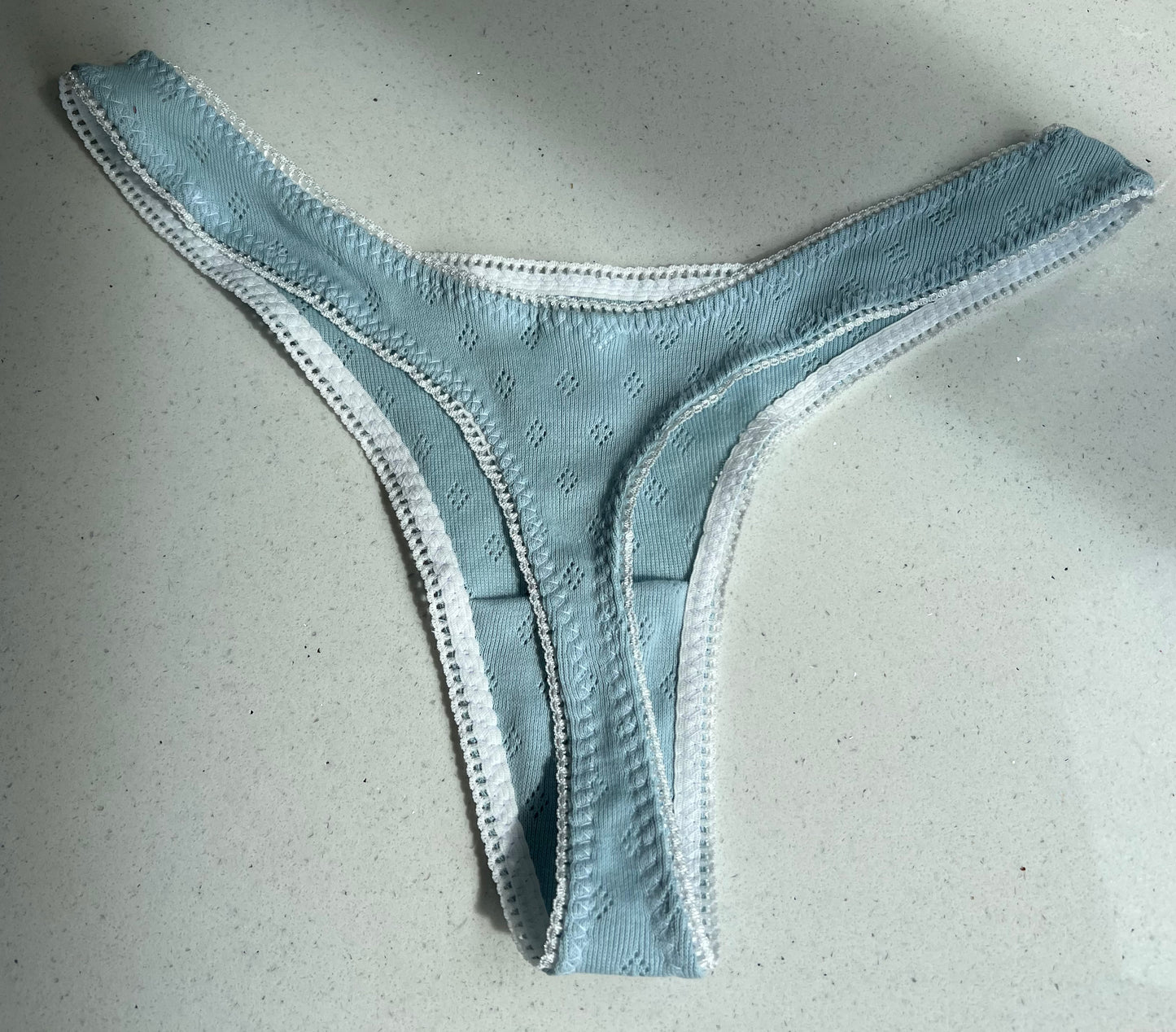 Blue Clouds - Ivie Thong