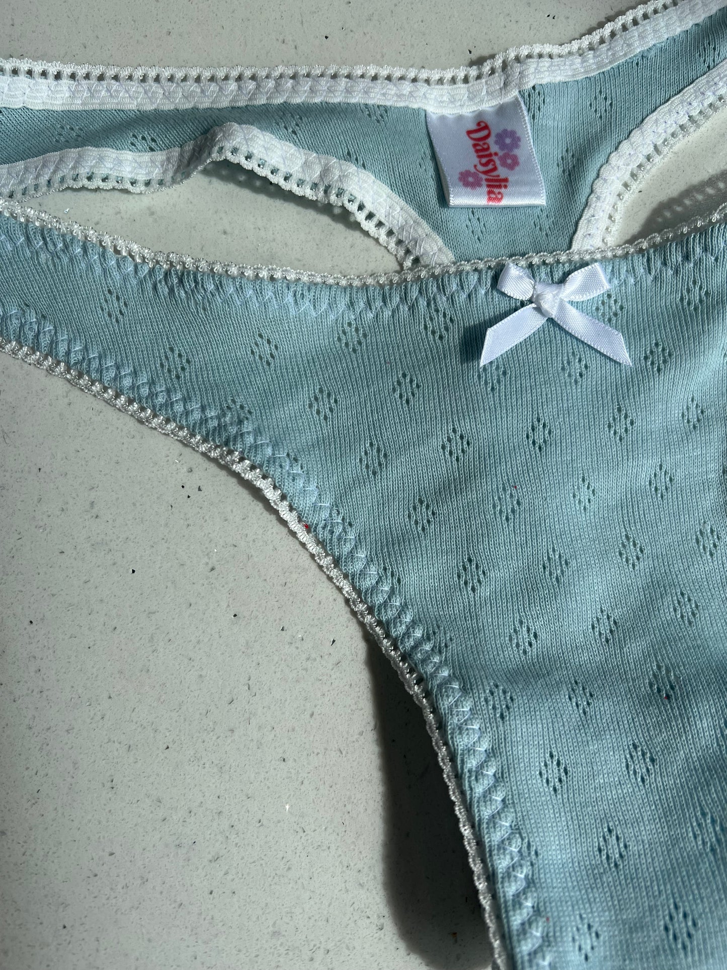 Blue Clouds - Ivie Thong