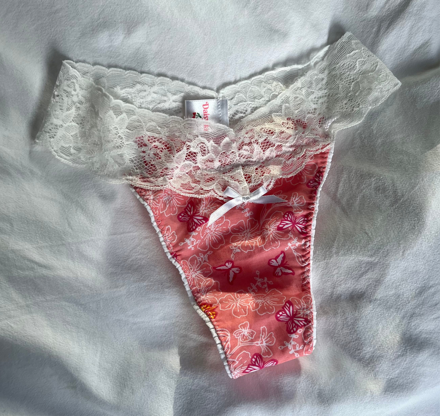 Giving me Butterflies - Lillie Knicker